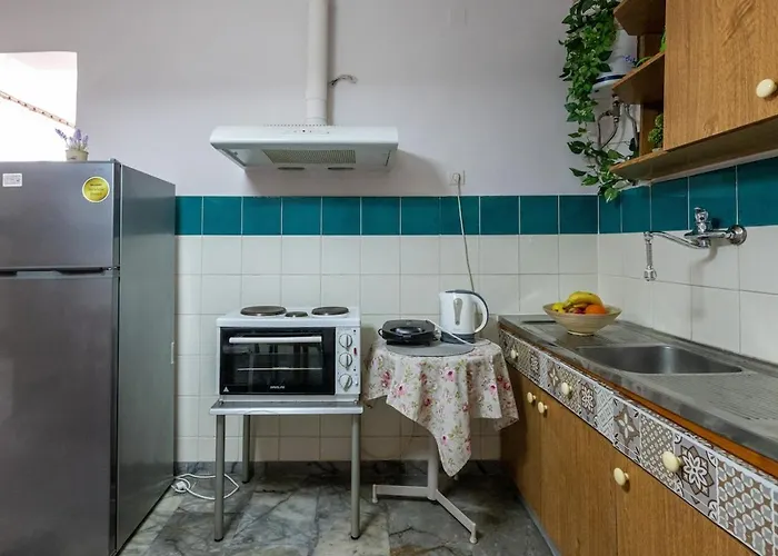Home, Agia Triada Апартаменты Каламата