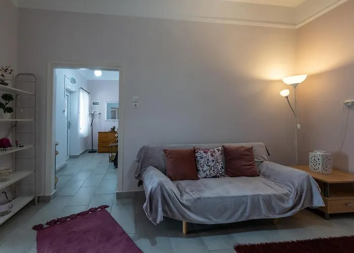 Home, Agia Triada *
