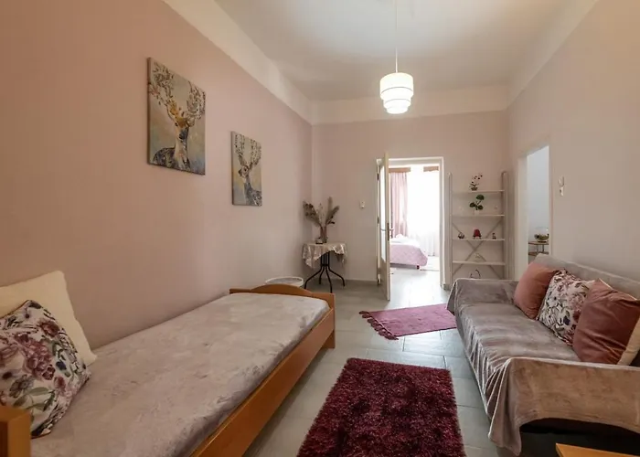 Home, Agia Triada