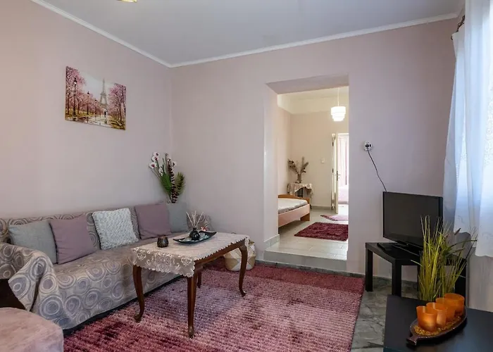 Home, Agia Triada Апартаменты Каламата