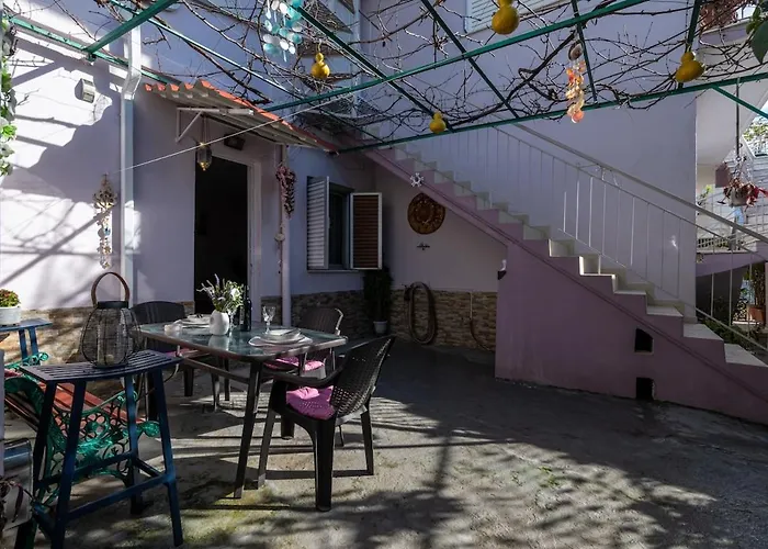 Home, Agia Triada