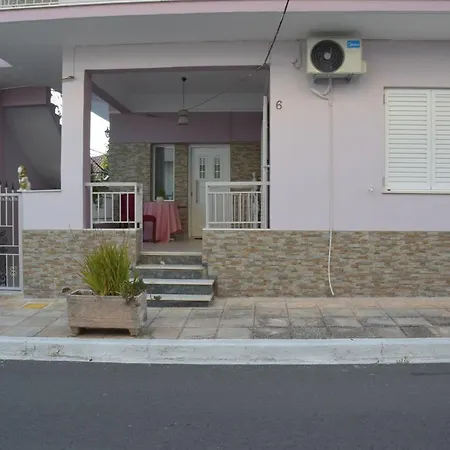 Home, Agia Triada Kalamáta