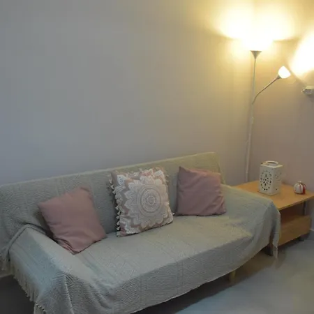 公寓 Home, Agia Triada