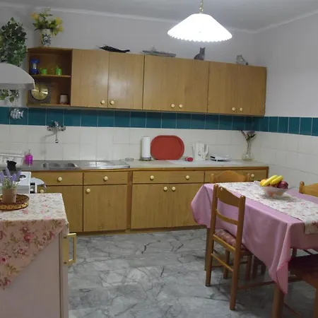 Home, Agia Triada *