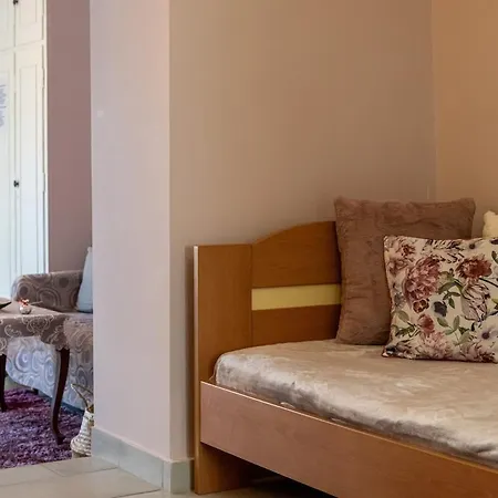 Home, Agia Triada * Kalamáta