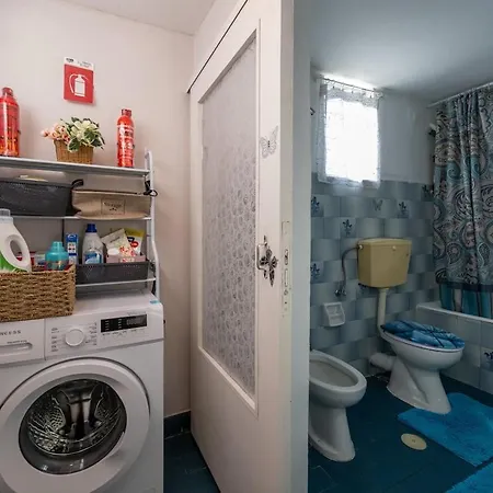 Home, Agia Triada Kalamáta