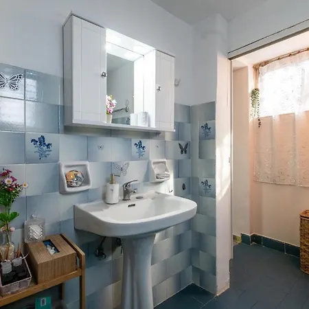 Home, Agia Triada Kalamáta